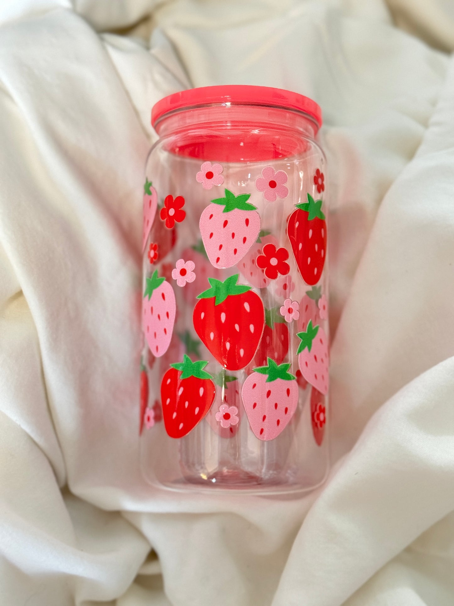 Strawberry Summer 16 Ounce Plastic Cup with Straw