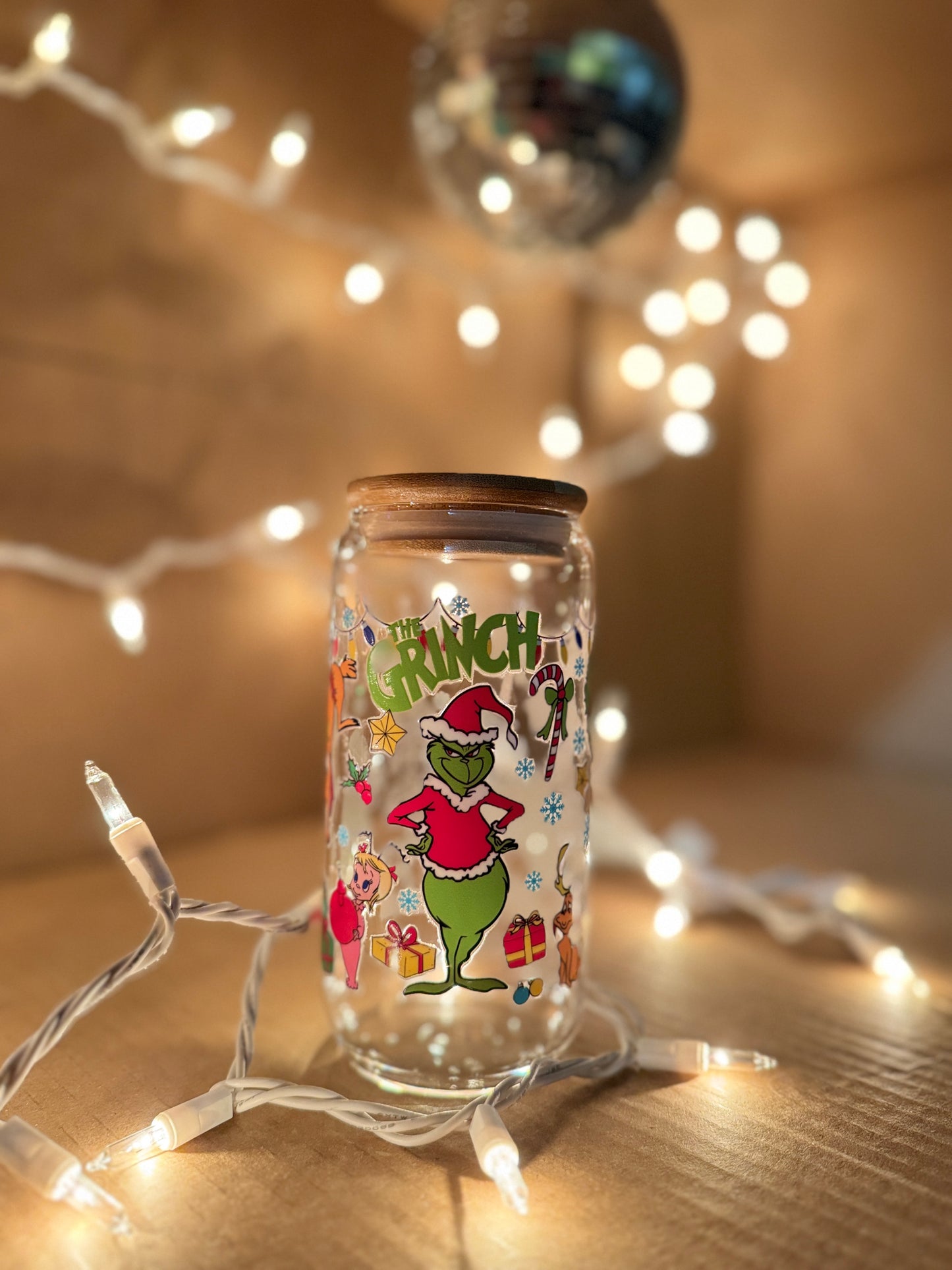 Mean Green Christmas Scene 16 Ounce Glass Cup With Lid and Glass Straw